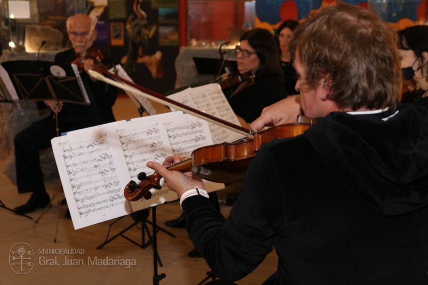 Camerata Madariaga y la Orquesta Municipal de Pinamar deleitaron al p