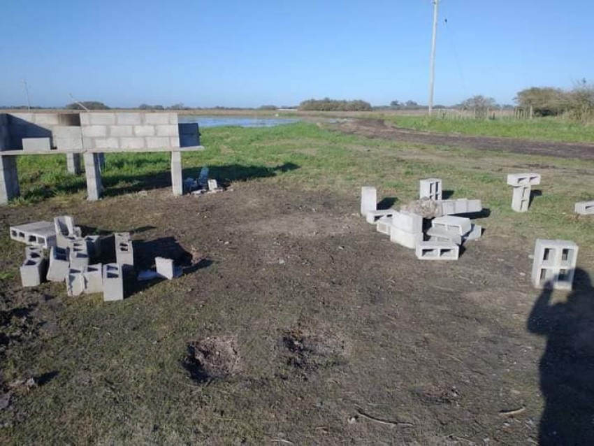 Indignante: Rompieron las parrillas que el municipio construye en la l