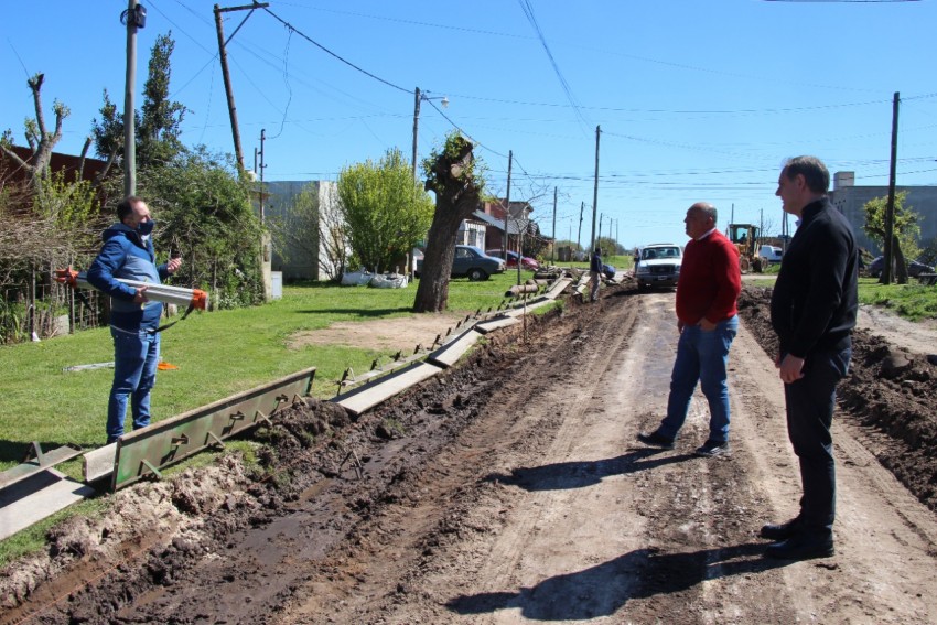 Iniciaron las tareas para realizar el cordn cuneta en el barrio Mart