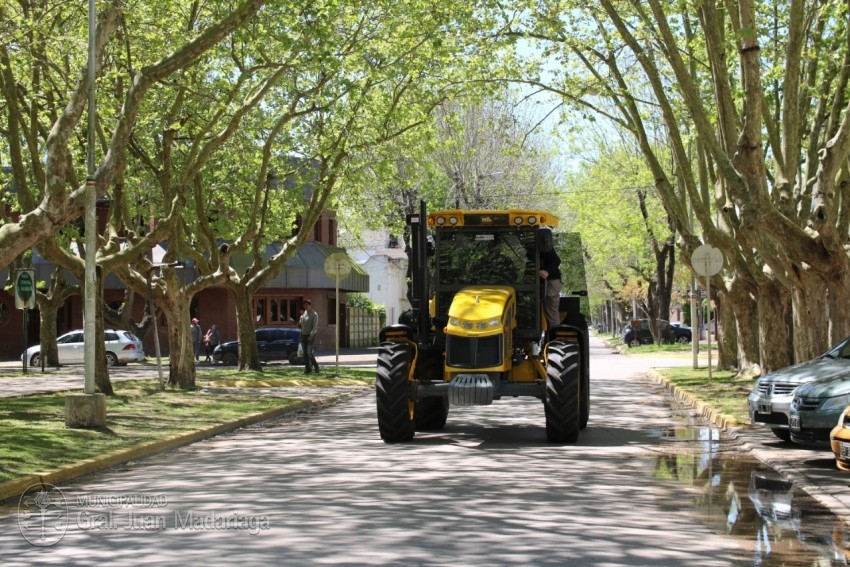 El municipio adquiri un nuevo tractor para el mantenimiento de los ca