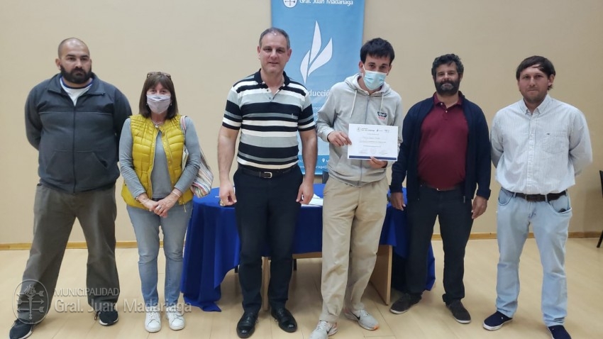 Más jóvenes recibieron la certificación por haber completado el curso