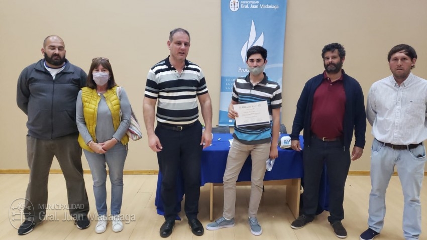 Más jóvenes recibieron la certificación por haber completado el curso