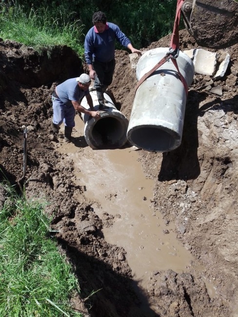 Realizan limpieza y recambio de tubos en el barrio Belgrano