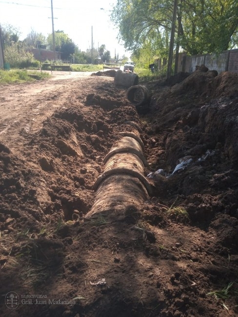 Realizan limpieza y recambio de tubos en el barrio Belgrano