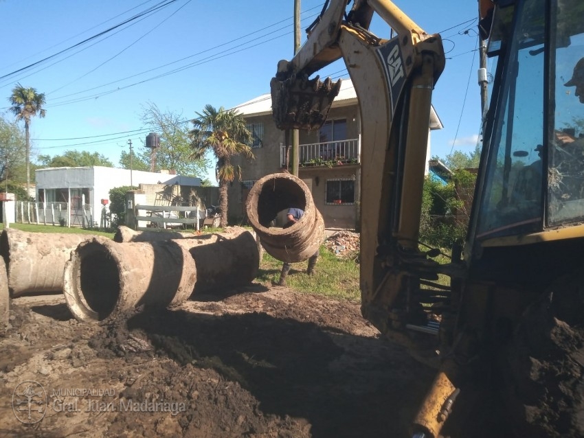 Realizan limpieza y recambio de tubos en el barrio Belgrano