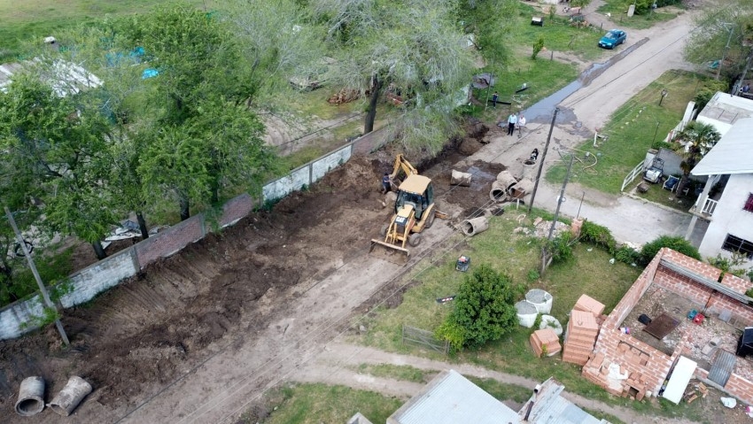 Realizan limpieza y recambio de tubos en el barrio Belgrano