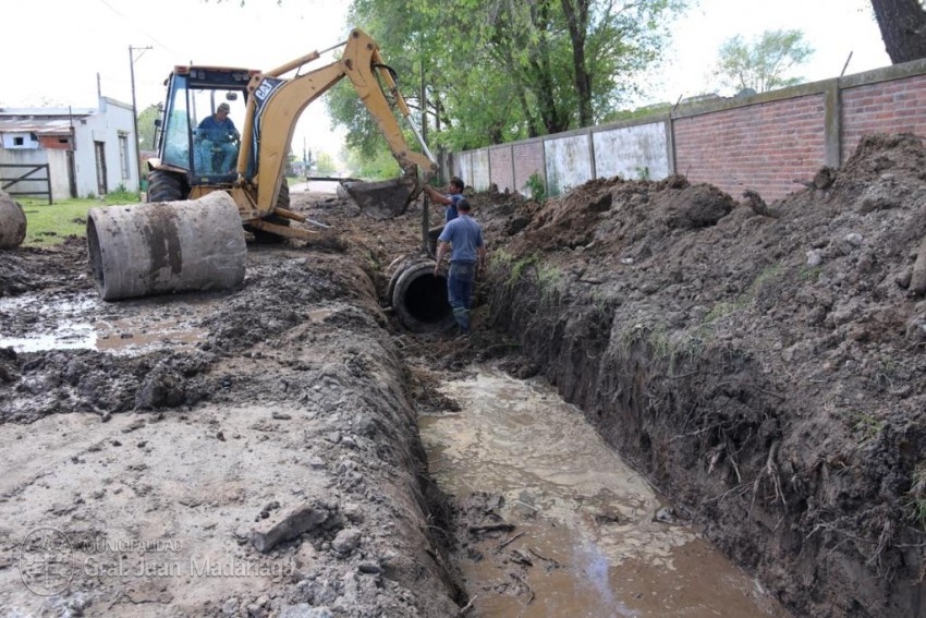 Realizan limpieza y recambio de tubos en el barrio Belgrano