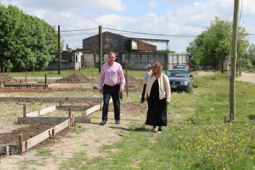Avanzan los trabajos de ejecución de las 13 plateas del barrio El Ceib
