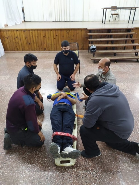 Personal municipal se capacit en atencin e inmovilizacin de vctima