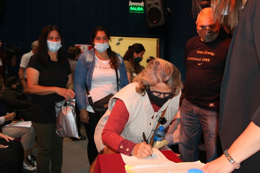 Con la presencia de la Directora de la Escribana General de Gobierno 