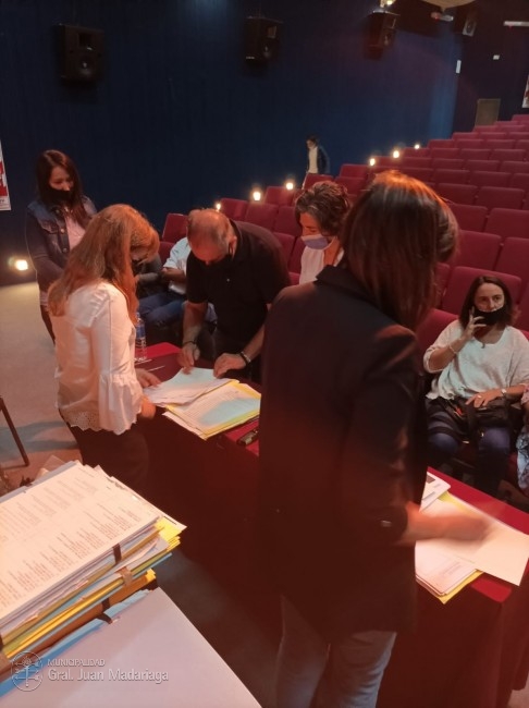 Con la presencia de la Directora de la Escribana General de Gobierno 