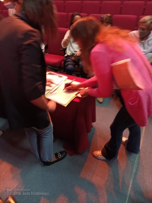 Con la presencia de la Directora de la Escribana General de Gobierno 