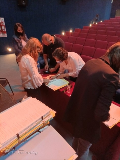 Con la presencia de la Directora de la Escribana General de Gobierno 