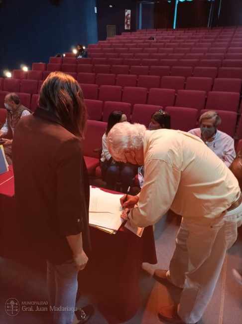 Con la presencia de la Directora de la Escribana General de Gobierno 