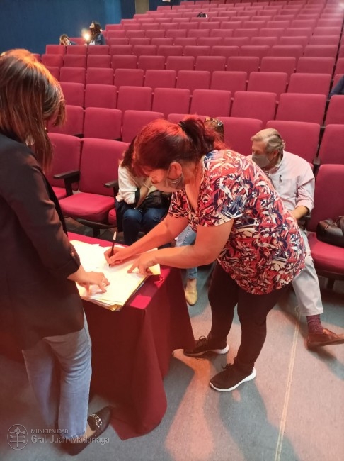 Con la presencia de la Directora de la Escribana General de Gobierno 