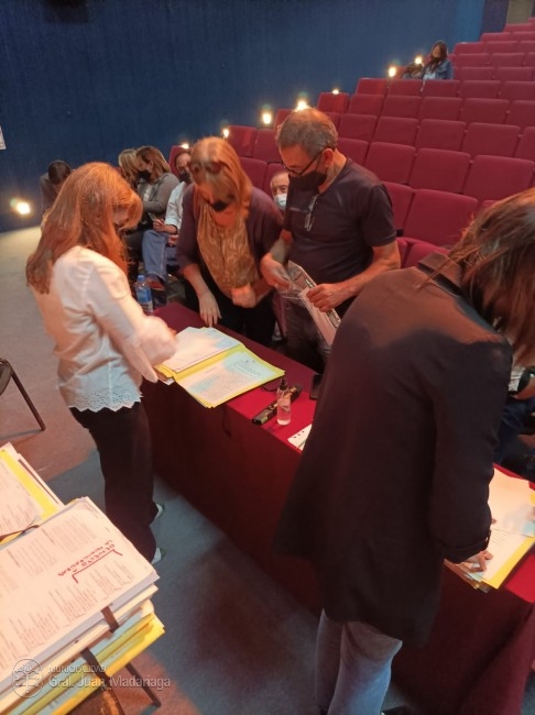 Con la presencia de la Directora de la Escribana General de Gobierno 