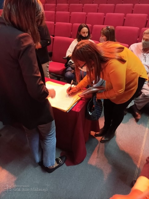 Con la presencia de la Directora de la Escribana General de Gobierno 