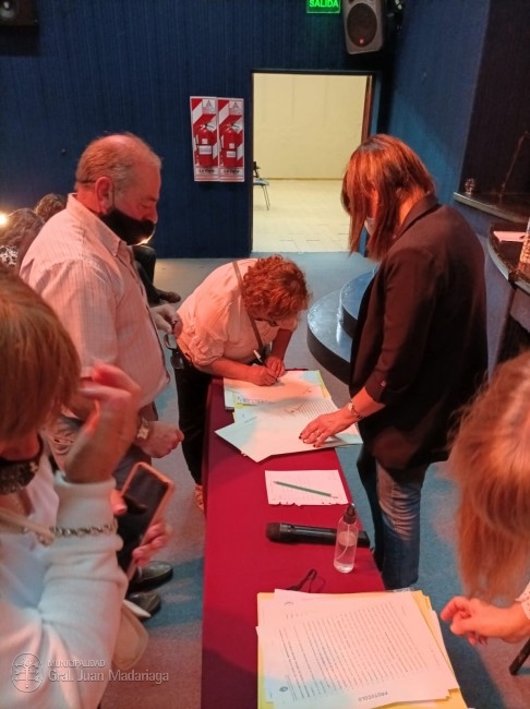 Con la presencia de la Directora de la Escribana General de Gobierno 