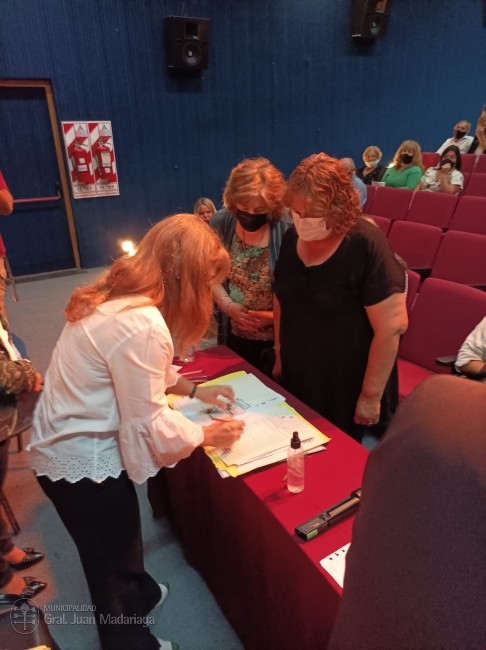 Con la presencia de la Directora de la Escribana General de Gobierno 