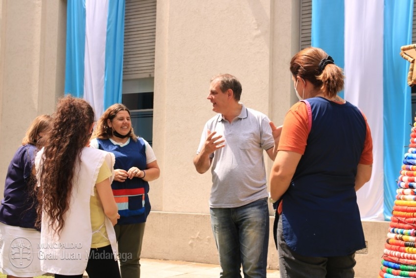 Alumnos y docentes de la Escuela Especial N 501 hicieron la entrega f