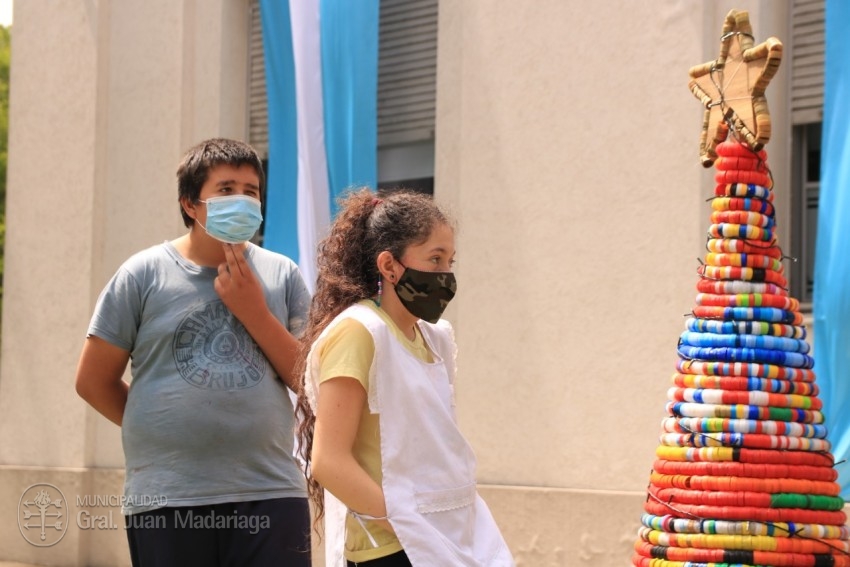 Alumnos y docentes de la Escuela Especial N 501 hicieron la entrega f