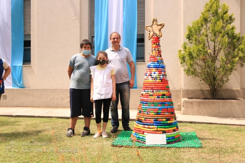 Alumnos y docentes de la Escuela Especial N 501 hicieron la entrega f