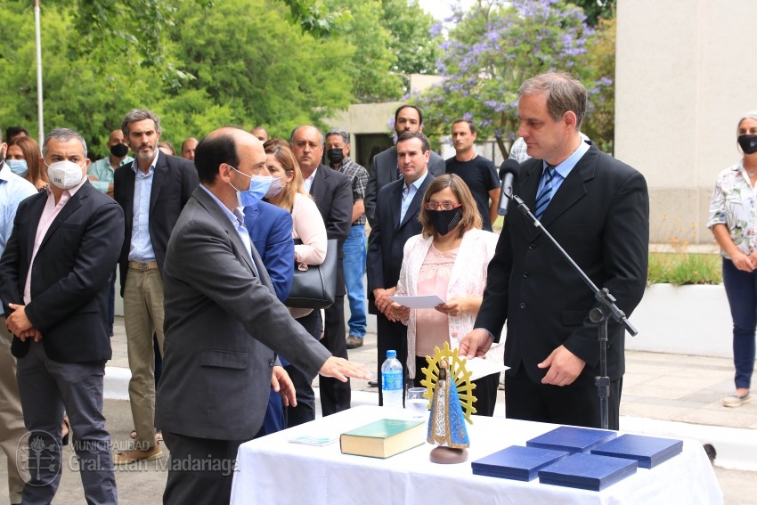 Santoro tom juramento a los nuevos funcionarios de su gabinete ejecut