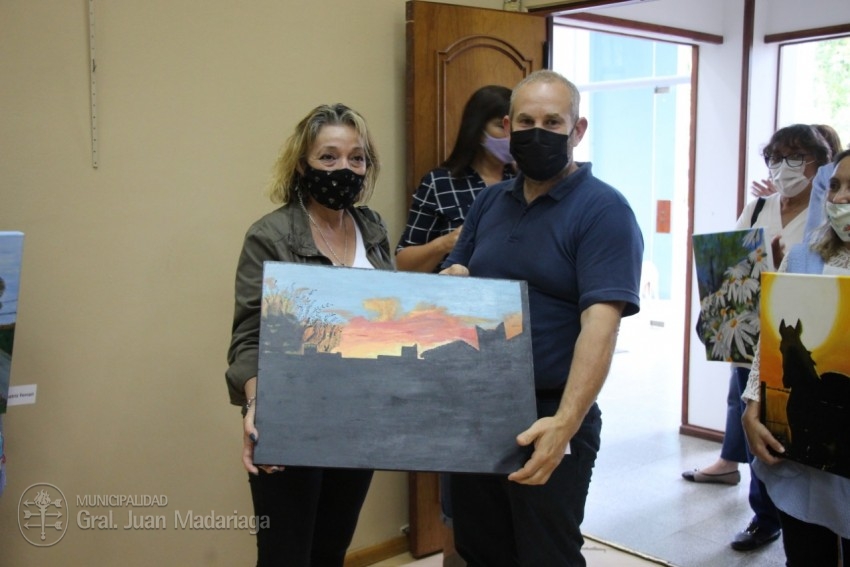 Con la donacin de los cuadros finaliz la muestra de Arte y Fotograf
