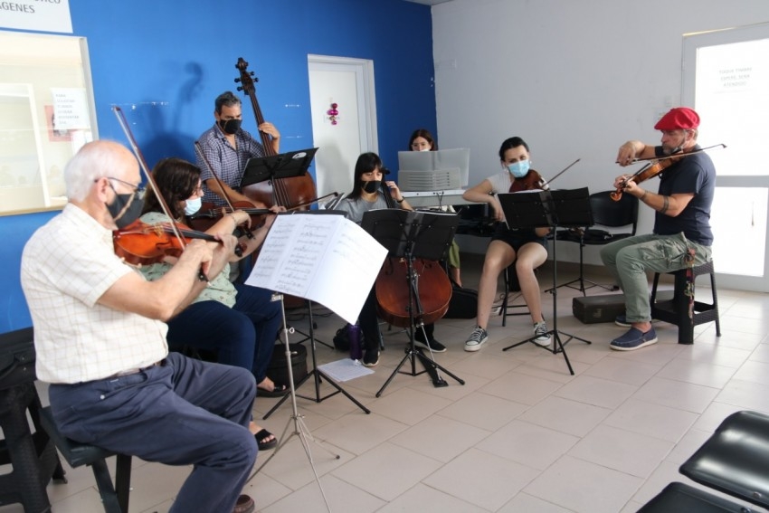 Camerata Madariaga dio su repertorio en el Hospital y el Hogar Municip