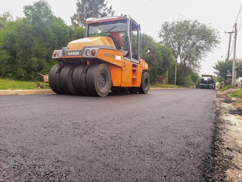 Asfaltaron tres cuadras ms de la Calle 8