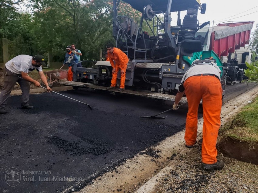 Asfaltaron tres cuadras ms de la Calle 8