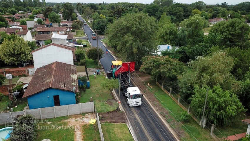 Asfaltaron tres cuadras ms de la Calle 8