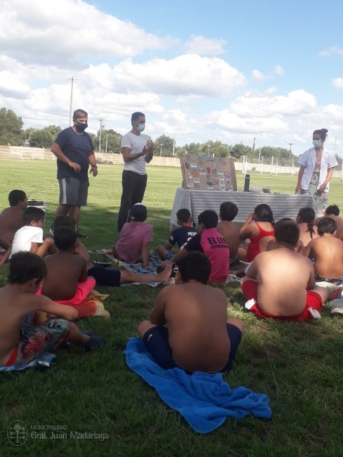 Los chicos de la colonia municipal recibieron una charla sobre la Alim