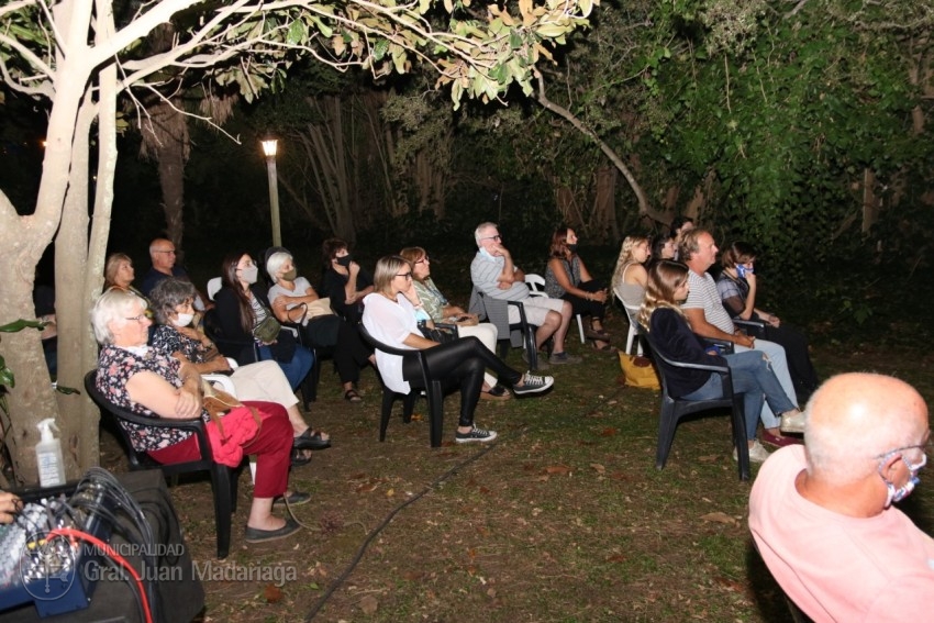 lvarez y Farinola deleitaron al pblico con un extenso repertorio