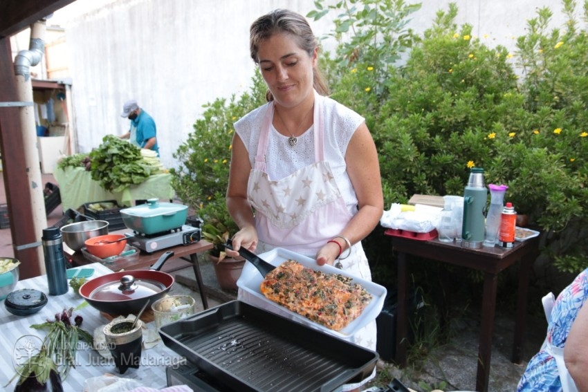 El taller de cocina incluyó recetas y degustaciones