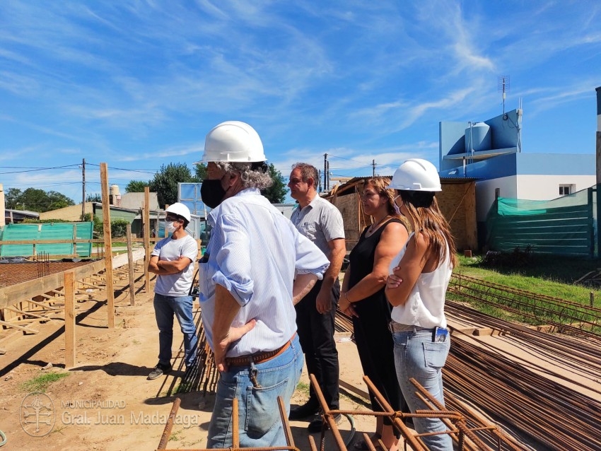 Santoro recorrió el avance de obra de la Casa de la Provincia