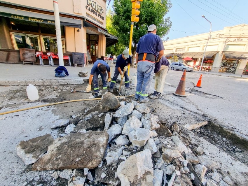 Comenzaron los trabajos de bacheo en el centro de la ciudad