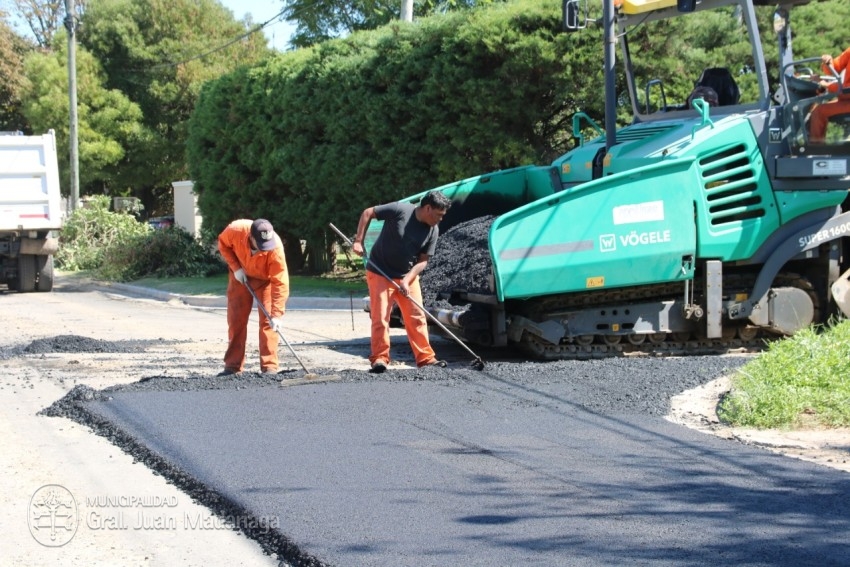 Comenzaron con el asfaltado de la Calle 17