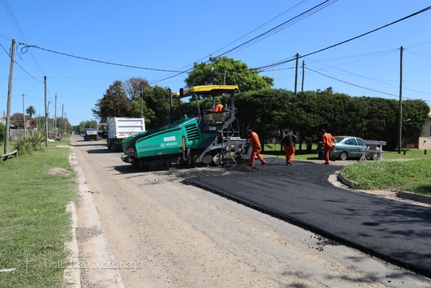 Comenzaron con el asfaltado de la Calle 17