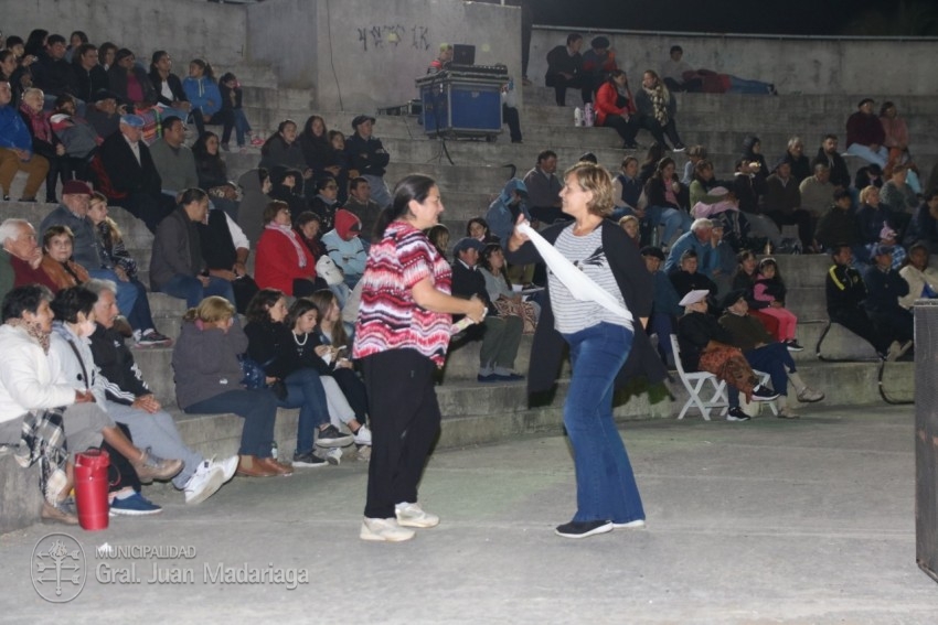 Folclore en los barrios tuvo su gran noche de cierre