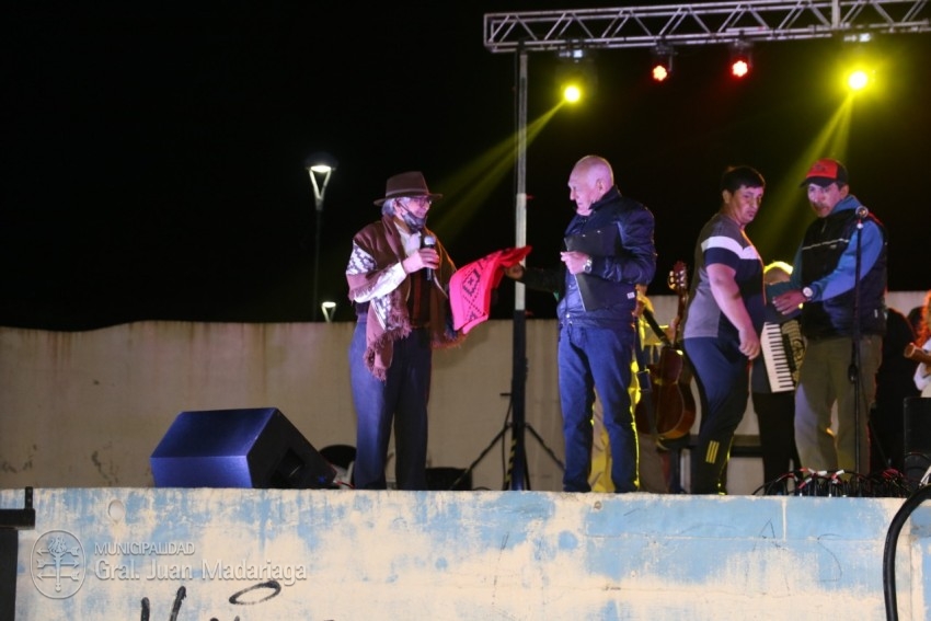 Folclore en los barrios tuvo su gran noche de cierre