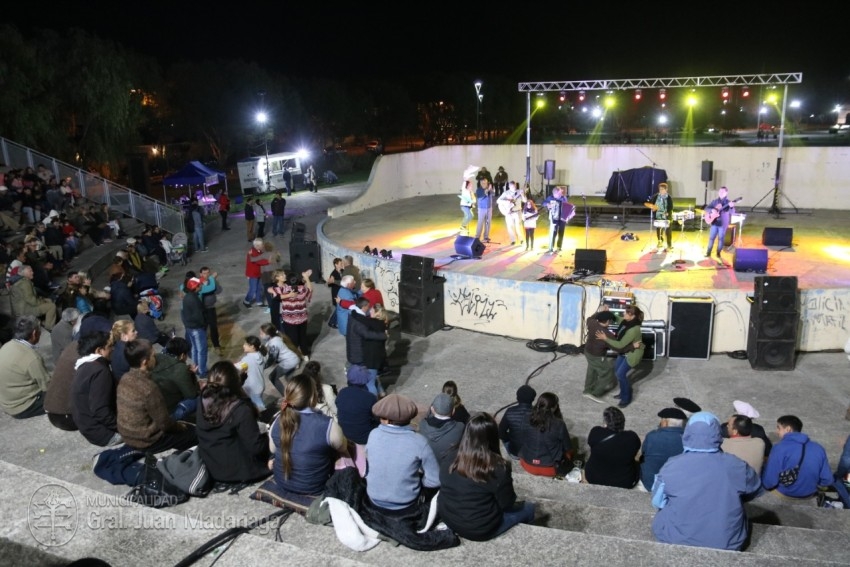 Folclore en los barrios tuvo su gran noche de cierre