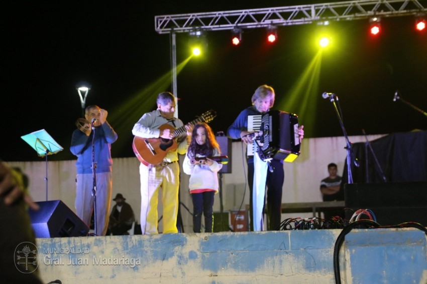Folclore en los barrios tuvo su gran noche de cierre