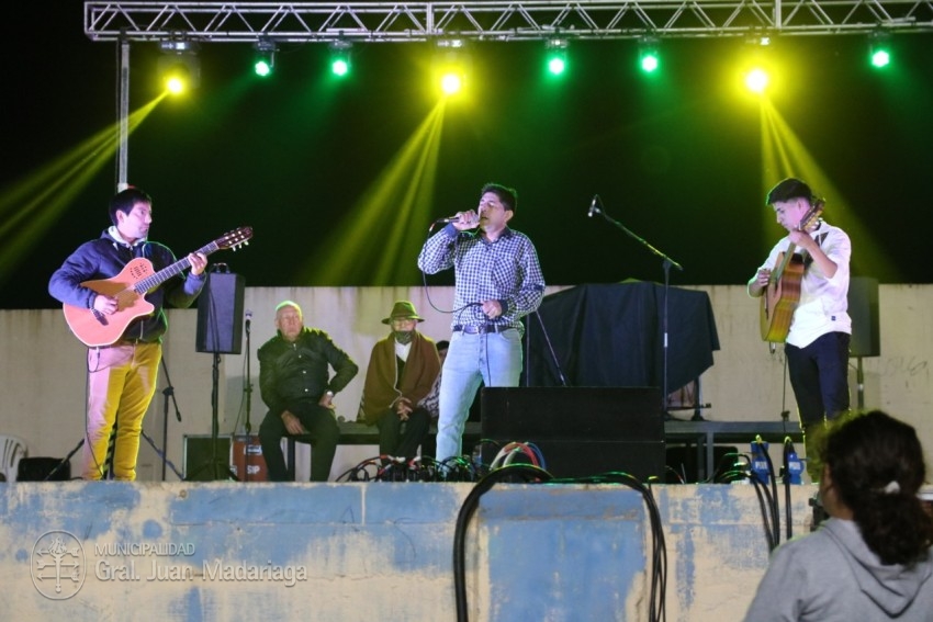 Folclore en los barrios tuvo su gran noche de cierre
