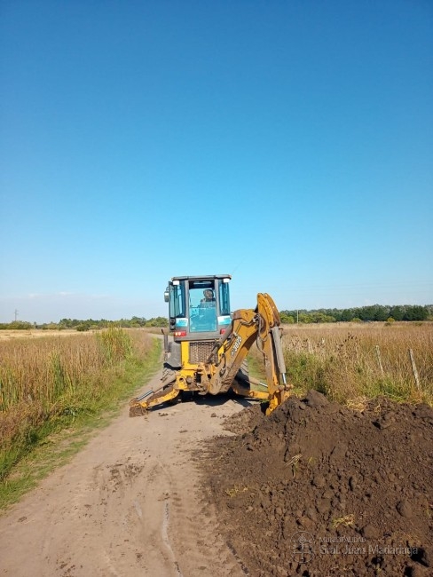 La CASER trabajó en la colocación de tubos de desagües en el Paraje Zo
