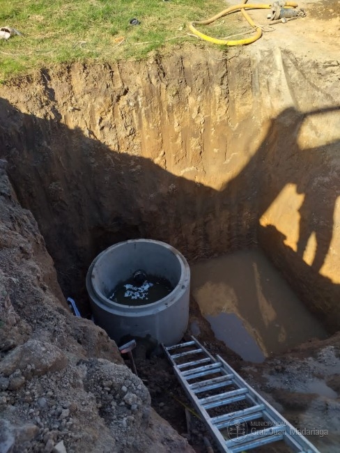 Cloacas del barrio Argentino Luna: Avanzan en la construcción de las c