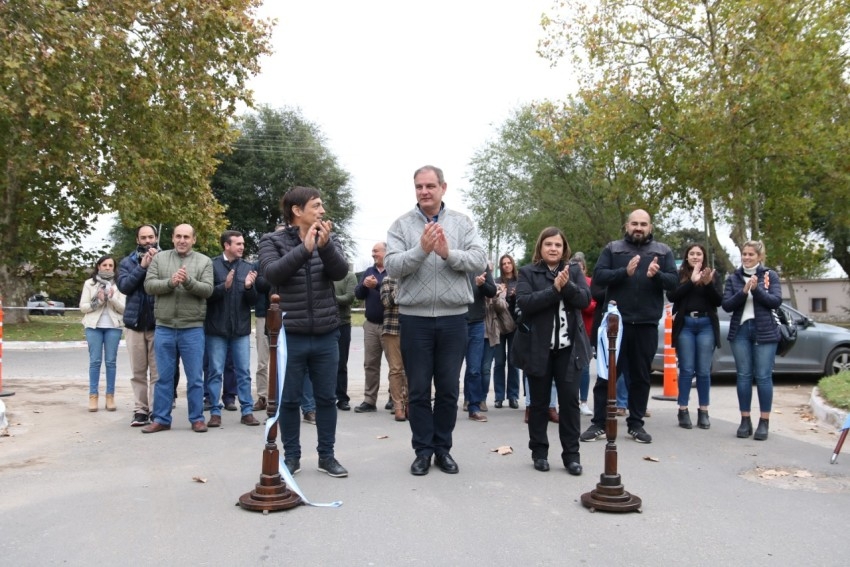 Se inaugur oficialmente el asfalto de la calle 17