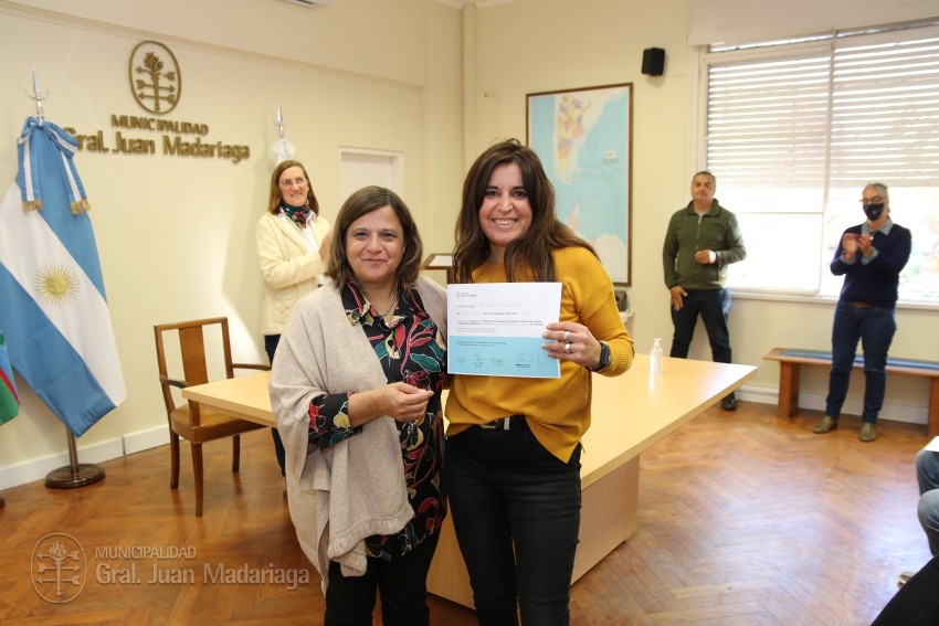 Ms agentes municipales recibieron la certificacin por haber concreta