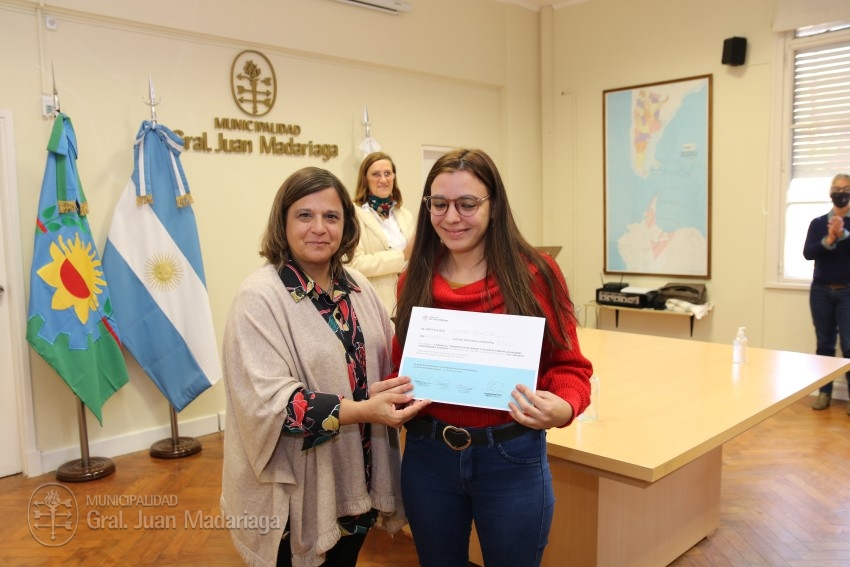 Ms agentes municipales recibieron la certificacin por haber concreta