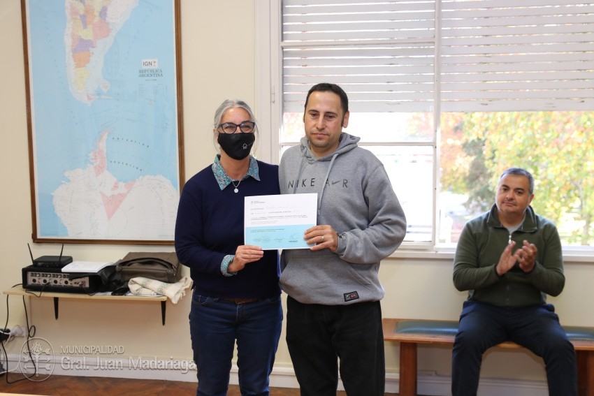 Ms agentes municipales recibieron la certificacin por haber concreta